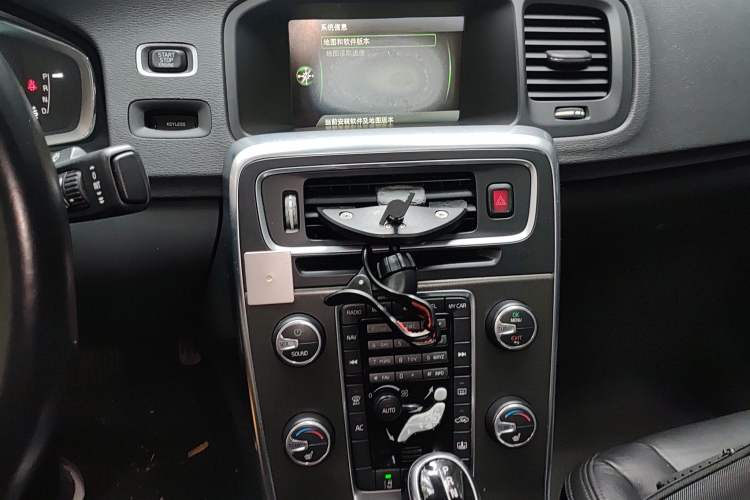 Used Volvo S60 2014 S60L T5 Intelligent Drive Edition Audio And AC Panel