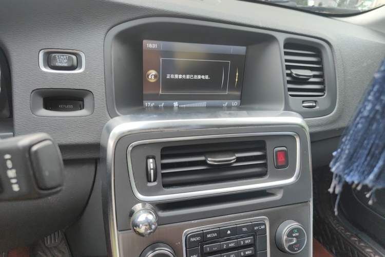 Used Volvo S60 2014 S60L T5 Intelligent Drive Edition Audio And AC Panel
