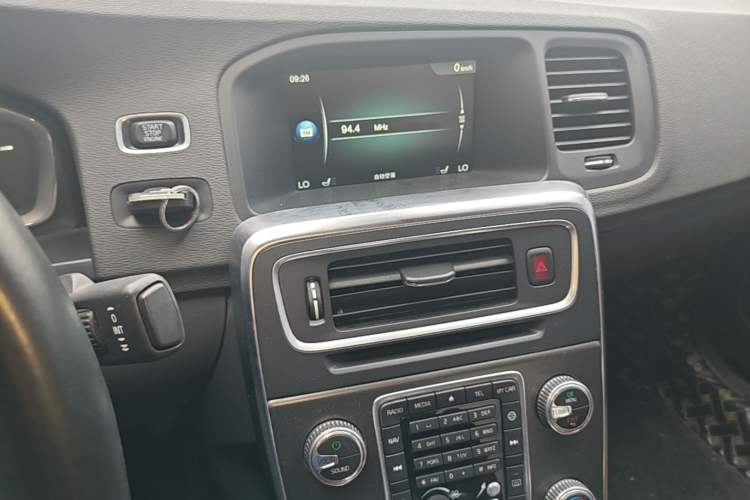 Used Volvo S60 2014 S60L T5 Intelligent Drive Edition Audio And AC Panel
