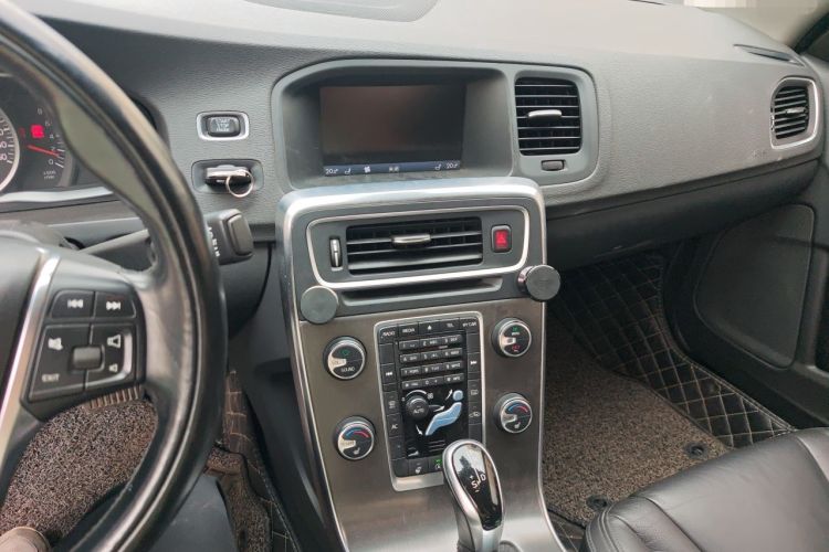 Used Volvo S60 2014 S60L 2.0T Zhiyuan Edition Audio And AC Panel