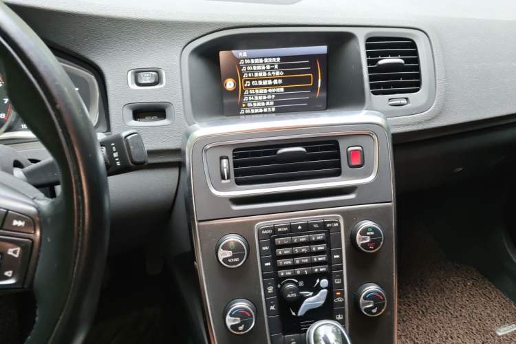 Used Volvo S60 2014 S60L T5 Intelligent Drive Edition Audio And AC Panel
