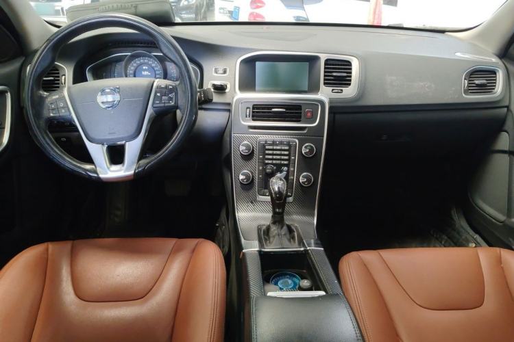 Used Volvo S60 2014 S60L 2.0T Intelligent Upgrade Edition Center Console