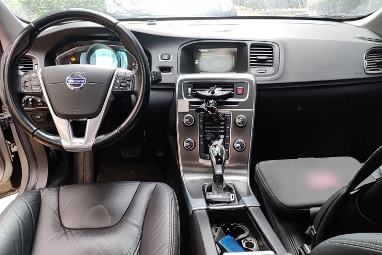 Used Volvo S60 2014 S60L T5 Intelligent Drive Edition Center Console