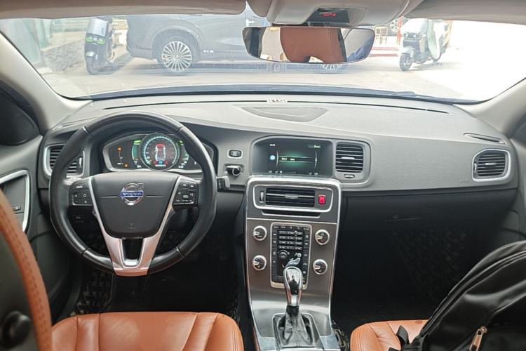 Used Volvo S60 2014 S60L T5 Intelligent Drive Edition Center Console