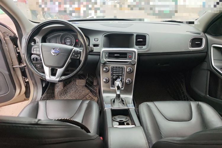 Used Volvo S60 2014 S60L 2.0T Zhiyuan Edition Center Console