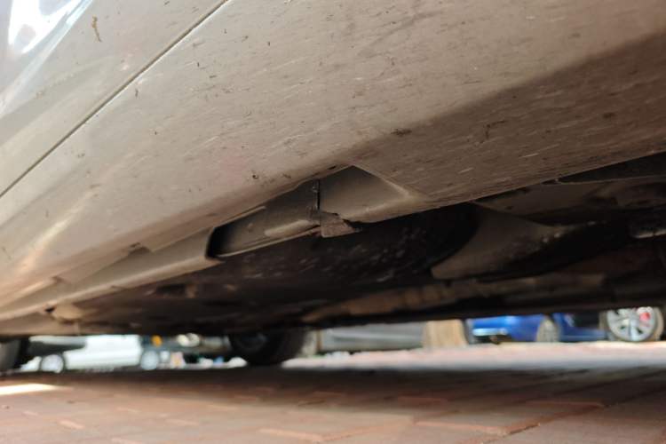 Used Volvo S60 2014 S60L 2.0T Zhiyuan Edition Chassis Front Right