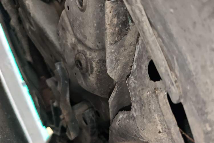 Used Volvo S60 2014 S60L 2.0T Zhiyuan Edition Chassis Front Right