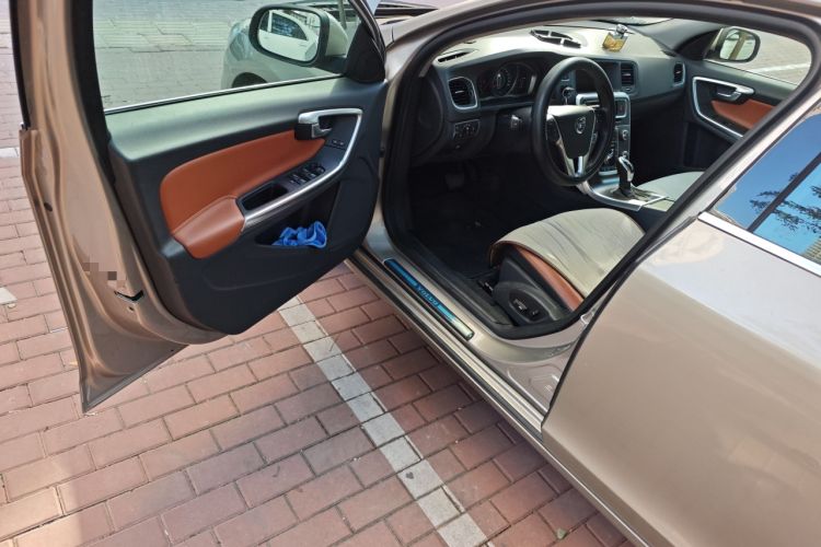 Used Volvo S60 2014 S60L 2.0T Zhiyuan Edition Driver Seat