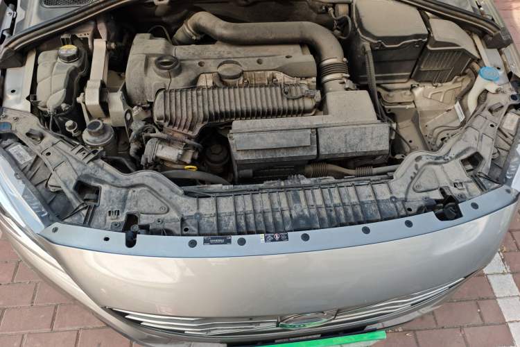 Used Volvo S60 2014 S60L 2.0T Zhiyuan Edition Engine Bay