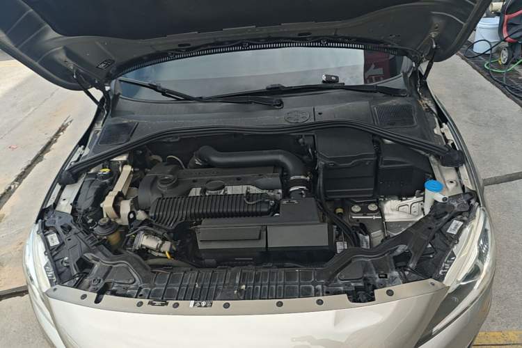 Used Volvo S60 2014 S60L T5 Intelligent Drive Edition Engine Bay