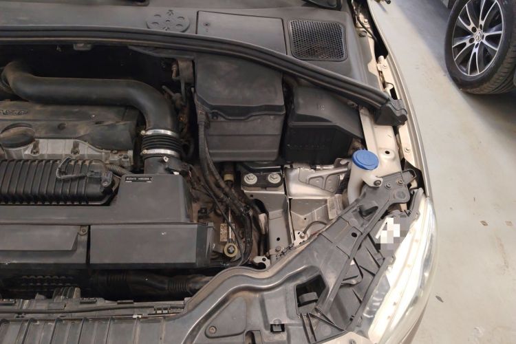 Used Volvo S60 2014 S60L 2.0T Intelligent Upgrade Edition Engine Bay Left