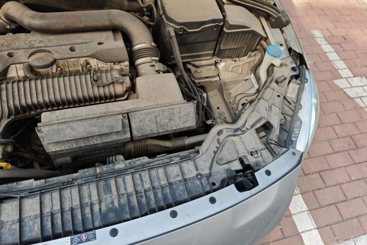 Used Volvo S60 2014 S60L 2.0T Zhiyuan Edition Engine Bay Left