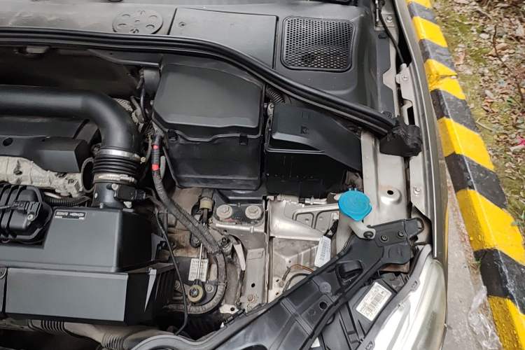Used Volvo S60 2014 S60L T5 Intelligent Drive Edition Engine Bay Left