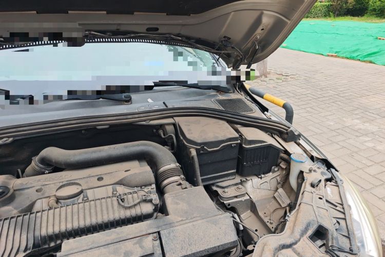Used Volvo S60 2014 S60L 2.0T Zhiyuan Edition Engine Bay Left