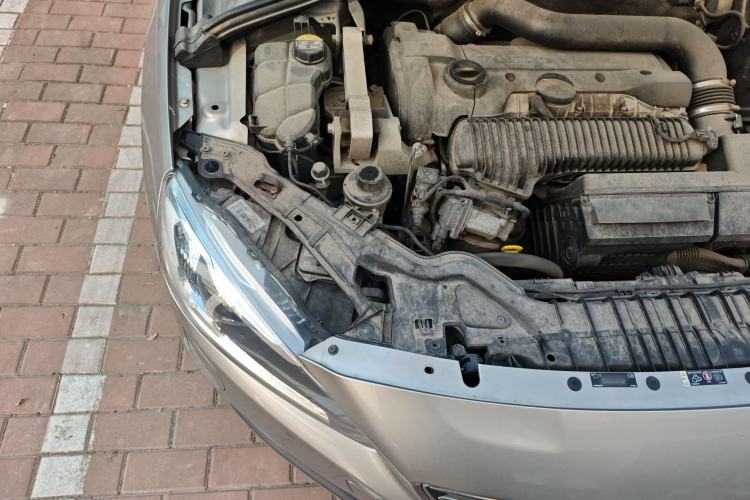 Used Volvo S60 2014 S60L 2.0T Zhiyuan Edition Engine Bay Right