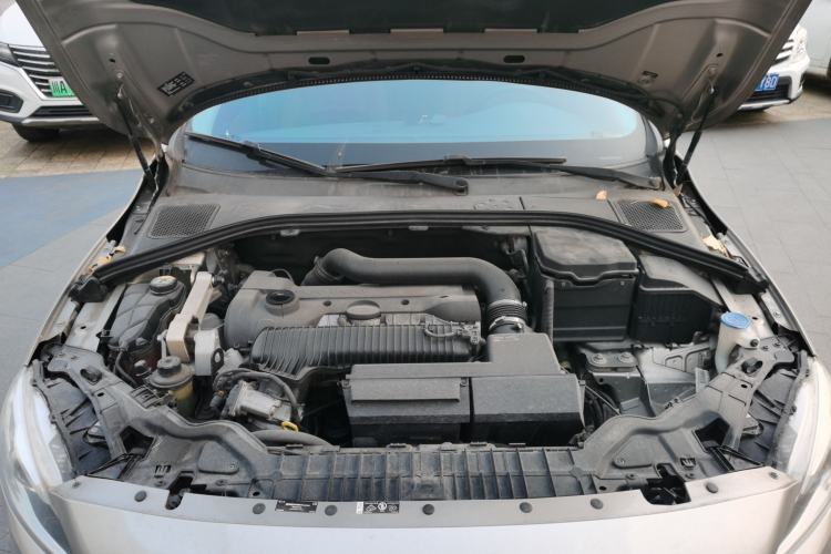 Used Volvo S60 2014 S60L 2.0T Zhiyuan Edition Engine Bay