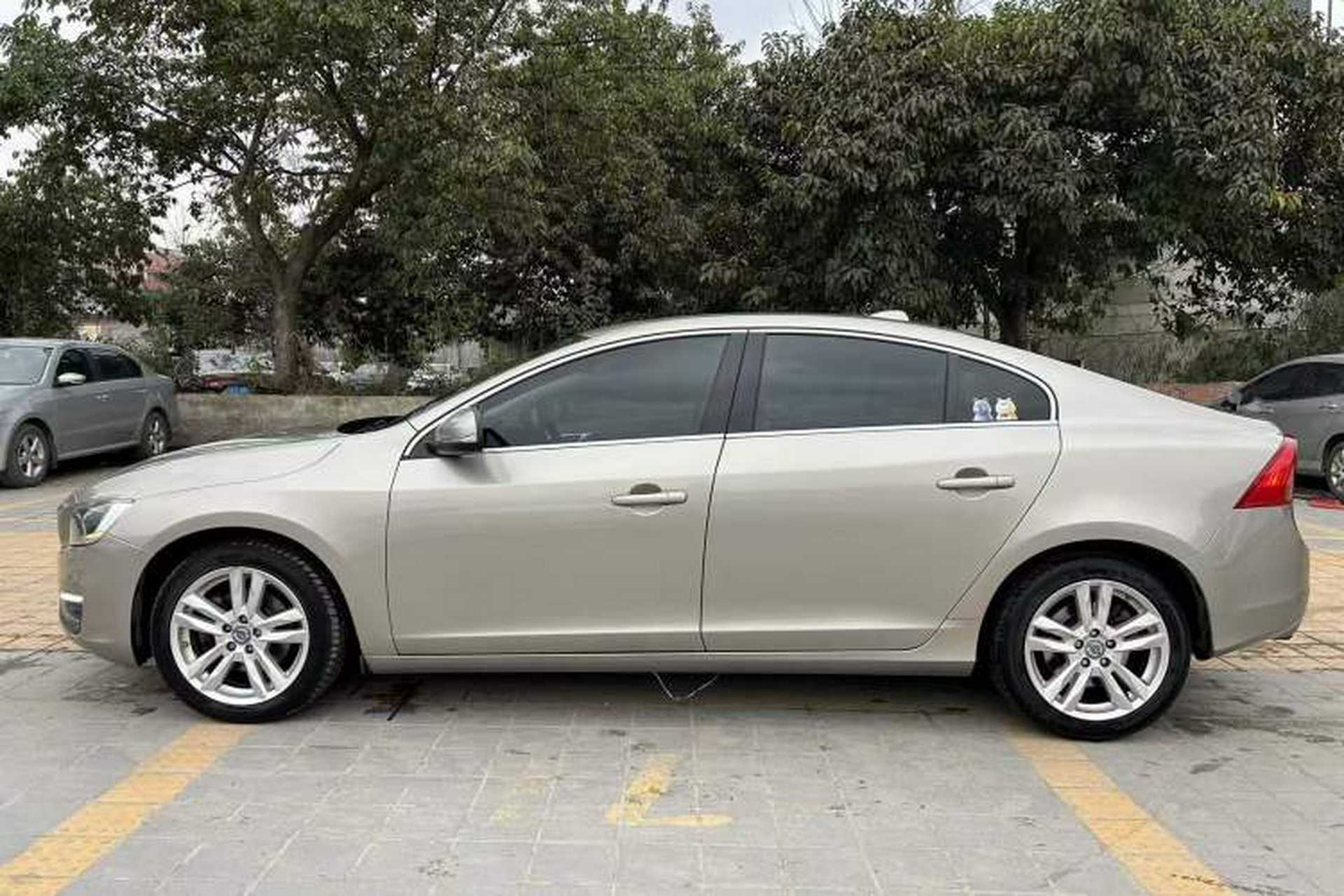 Used Volvo S60 2014 S60L 2.0T Zhiyuan Edition Exterior 5