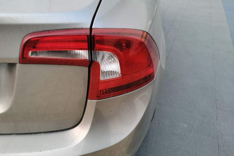 Used Volvo S60 2014 S60L 2.0T Zhiyuan Edition Exterior 6