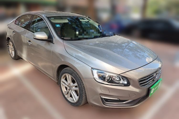 Used Volvo S60 2014 S60L 2.0T Zhiyuan Edition Front Right 45 Deg
