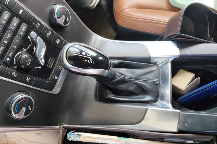 Used Volvo S60 2014 S60L T5 Intelligent Drive Edition Gear Lever