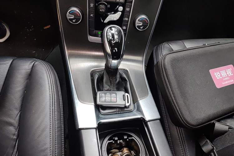 Used Volvo S60 2014 S60L T5 Intelligent Drive Edition Gear Lever