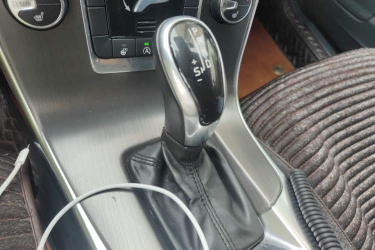 Used Volvo S60 2014 S60L T5 Intelligent Drive Edition Gear Lever