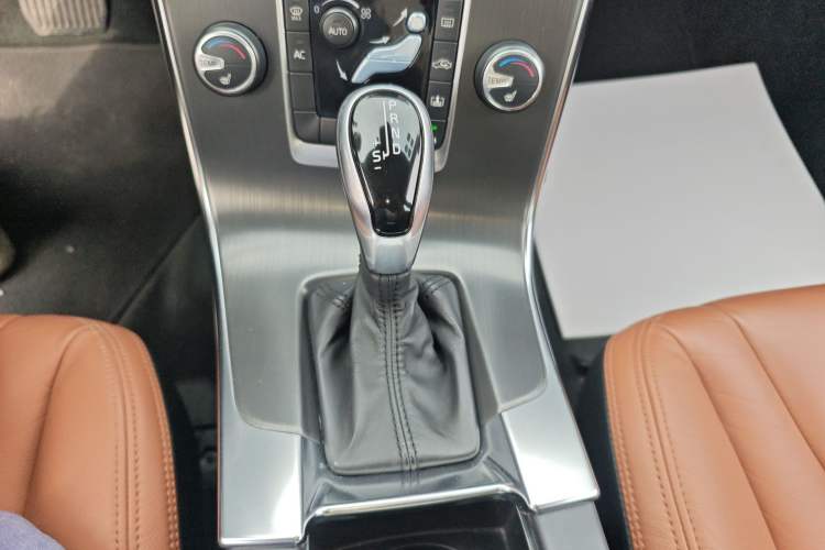 Used Volvo S60 2014 S60L T5 Intelligent Drive Edition Gear Lever
