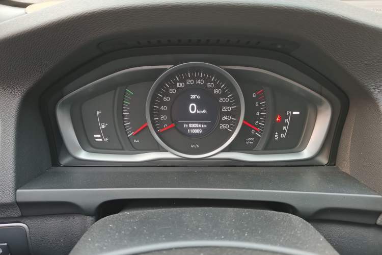Used Volvo S60 2014 S60L 2.0T Zhiyuan Edition Instrument Cluster
