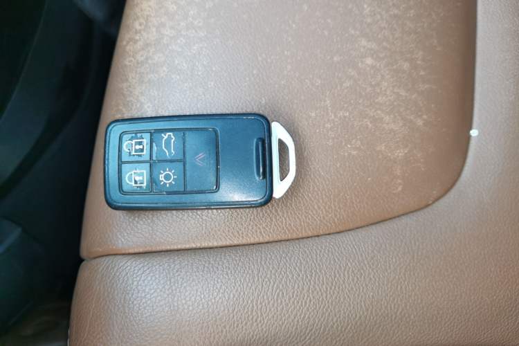 Used Volvo S60 2014 S60L 2.0T Zhiyuan Edition Interior 1