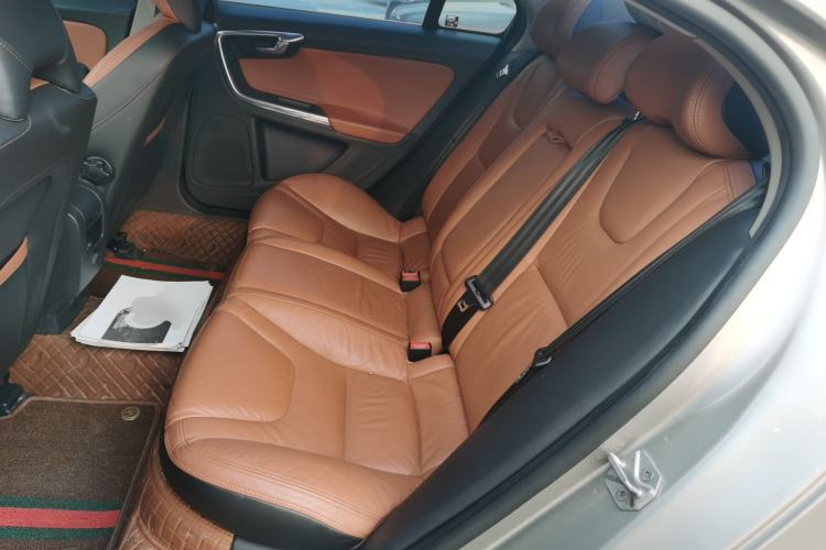Used Volvo S60 2014 S60L 2.0T Zhiyuan Edition Interior 4