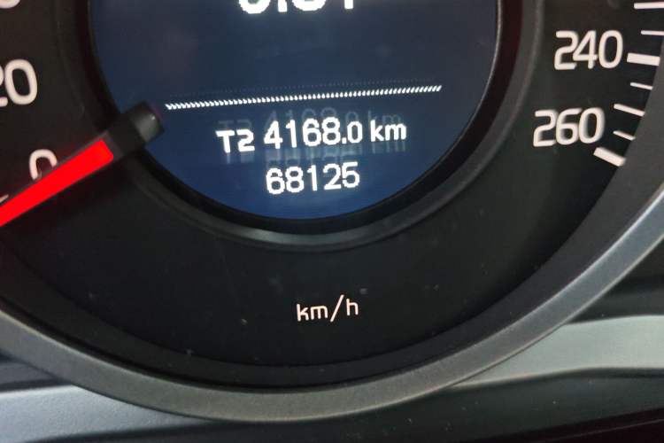 Used Volvo S60 2014 S60L 2.0T Zhiyuan Edition Odometer Close Up