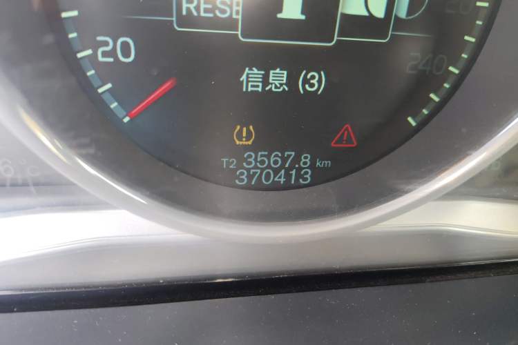 Used Volvo S60 2014 S60L T5 Intelligent Drive Edition Odometer Close Up