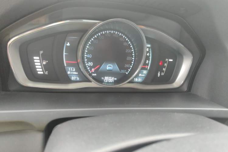 Used Volvo S60 2014 S60L T5 Intelligent Drive Edition Odometer Close Up