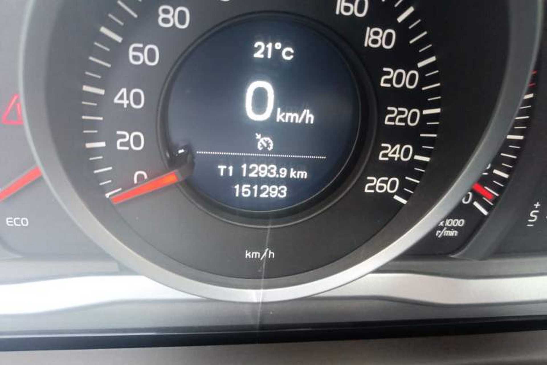 Used Volvo S60 2014 S60L 2.0T Zhiyuan Edition Odometer Close Up
