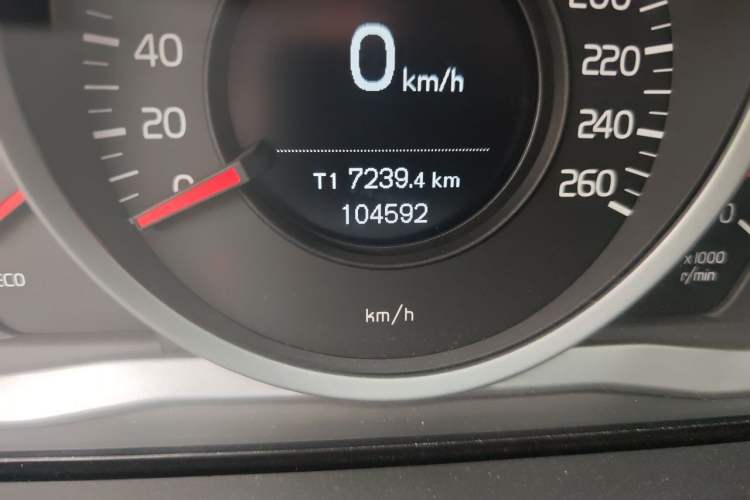 Used Volvo S60 2014 S60L 2.0T Zhiyuan Edition Odometer Close Up