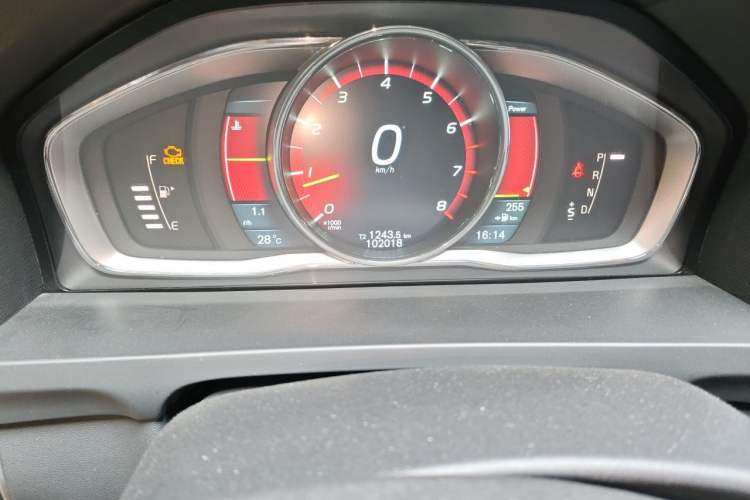 Used Volvo S60 2014 S60L T5 Intelligent Drive Edition Odometer Close Up