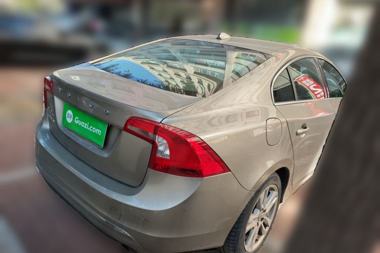 Used Volvo S60 2014 S60L 2.0T Zhiyuan Edition Rear Right 45 Deg