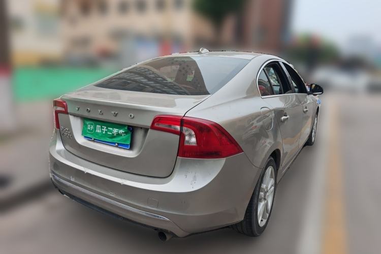 Used Volvo S60 2014 S60L 2.0T Zhiyuan Edition Rear Right 45 Deg