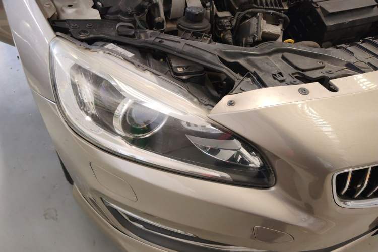 Used Volvo S60 2014 S60L 2.0T Intelligent Upgrade Edition Right Front Headlight