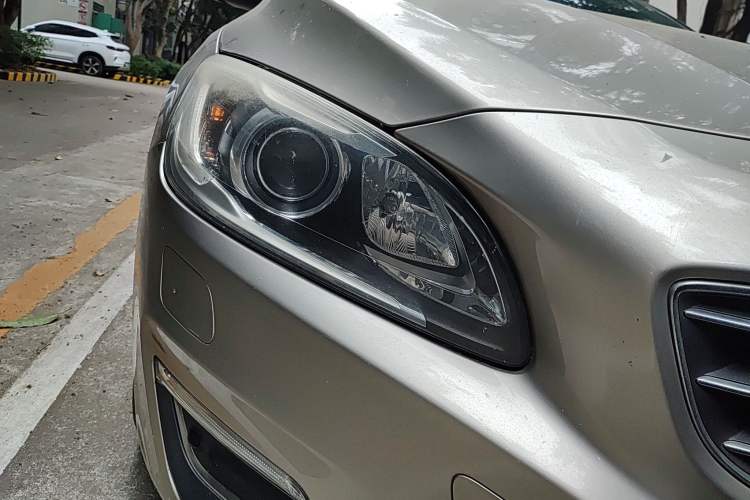 Used Volvo S60 2014 S60L T5 Intelligent Drive Edition Right Front Headlight