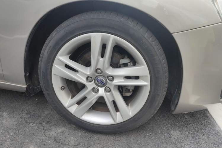 Used Volvo S60 2014 S60L T5 Intelligent Drive Edition Right Front Wheel Hub