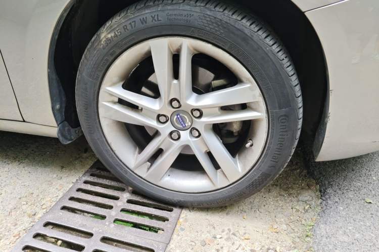Used Volvo S60 2014 S60L T5 Intelligent Drive Edition Right Front Wheel Hub