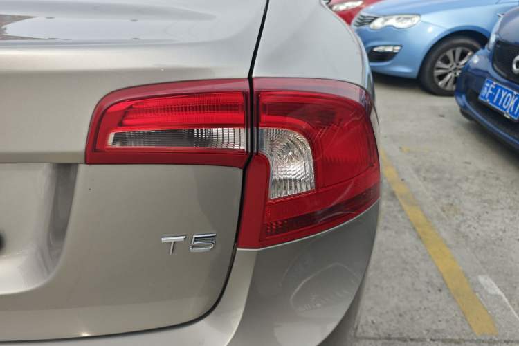 Used Volvo S60 2014 S60L T5 Intelligent Drive Edition Right Rear Taillight
