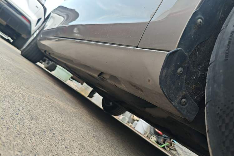 Used Volvo S60 2014 S60L T5 Intelligent Drive Edition Right Side Sill