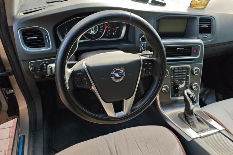 Used Volvo S60 2014 S60L 2.0T Zhiyuan Edition Steering Wheel