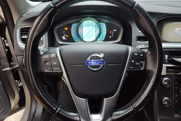 Used Volvo S60 2014 S60L T5 Intelligent Drive Edition Steering Wheel