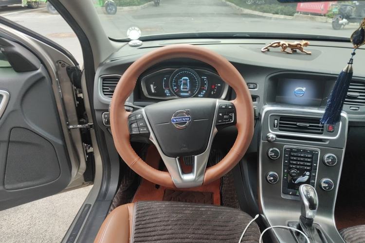 Used Volvo S60 2014 S60L T5 Intelligent Drive Edition Steering Wheel