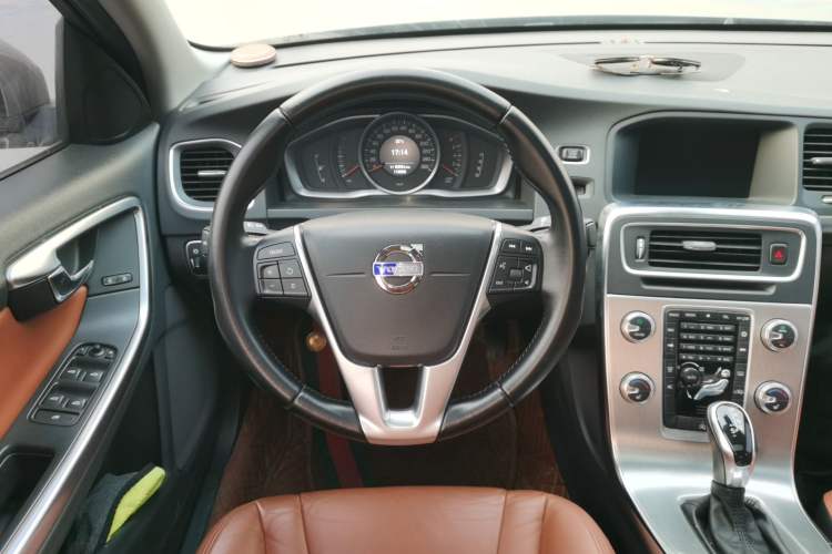 Used Volvo S60 2014 S60L 2.0T Zhiyuan Edition Steering Wheel