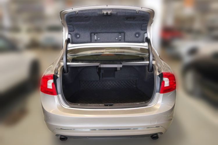 Used Volvo S60 2014 S60L 2.0T Intelligent Upgrade Edition Trunk
