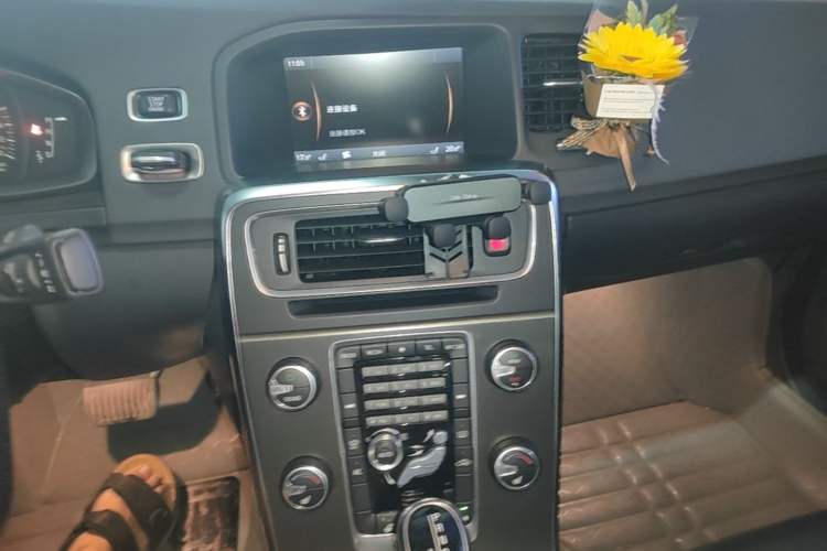 Used Volvo S60 2014 S60L 2.0T Zhiyuan Edition Audio And AC Panel